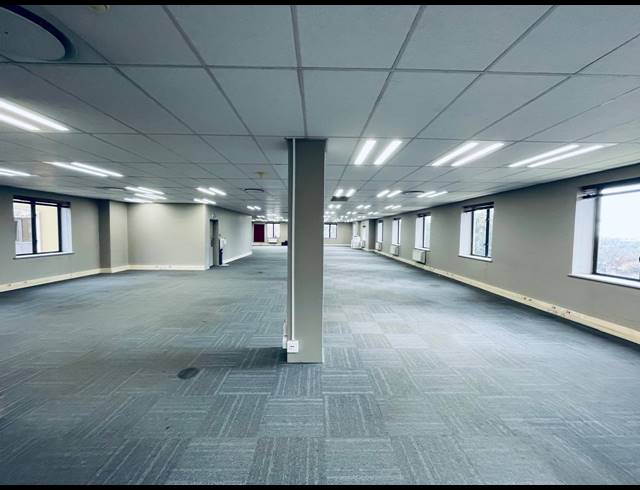 950M² OFFICE TO LET IN MAGALIESSIG